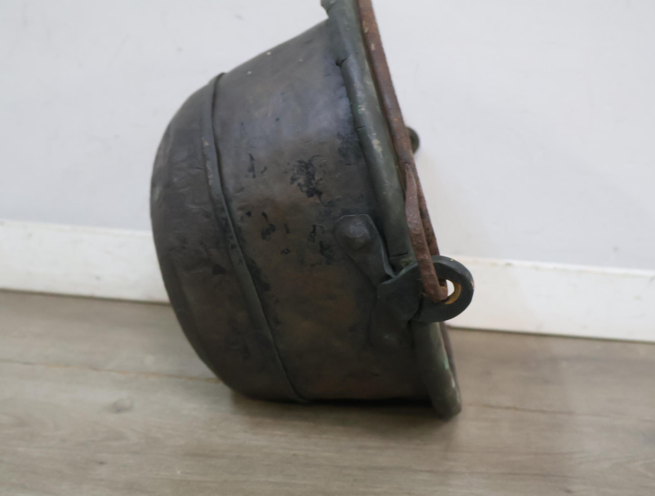 Antieke koperen ketel met handvat – foto 12 – kavel bij GSD Auctions, Zoeterwoude