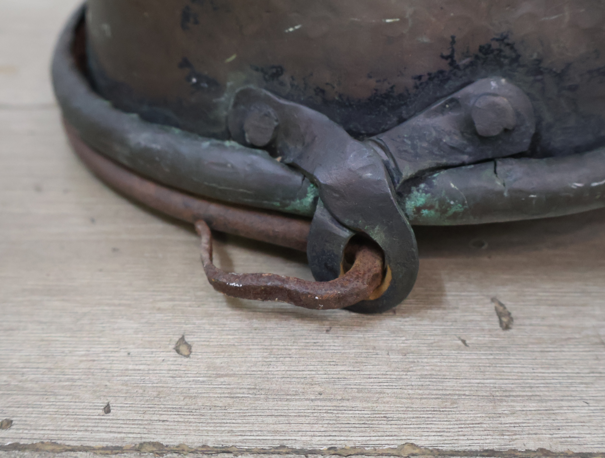 Antieke koperen ketel met handvat – foto 15 – kavel bij GSD Auctions, Zoeterwoude