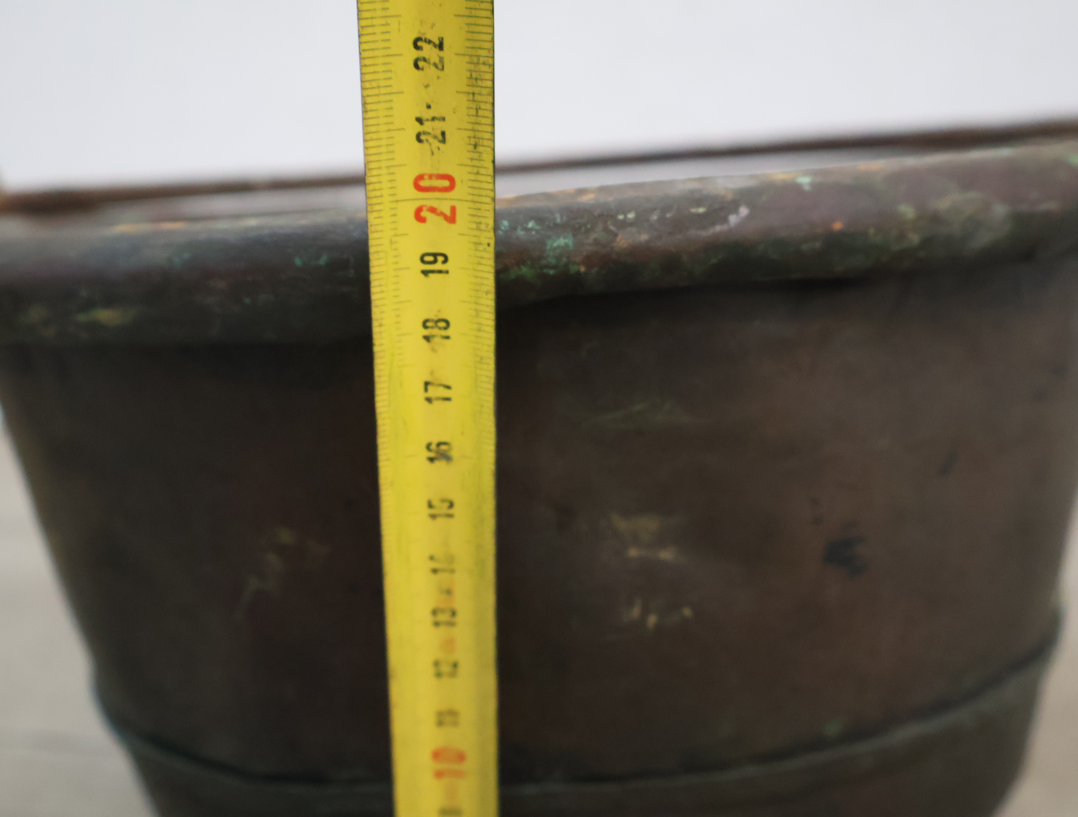 Antieke koperen ketel met handvat – foto 16 – kavel bij GSD Auctions, Zoeterwoude