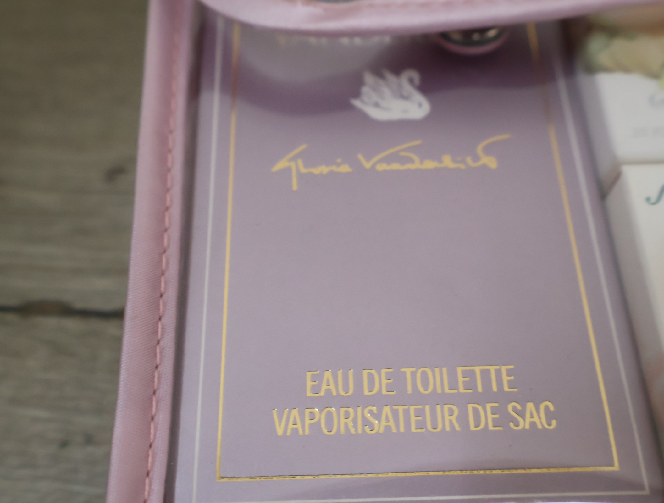 Set parfumflessen - met Nonchalance en Lancaster – foto 8 – kavel bij GSD Auctions, Zoeterwoude