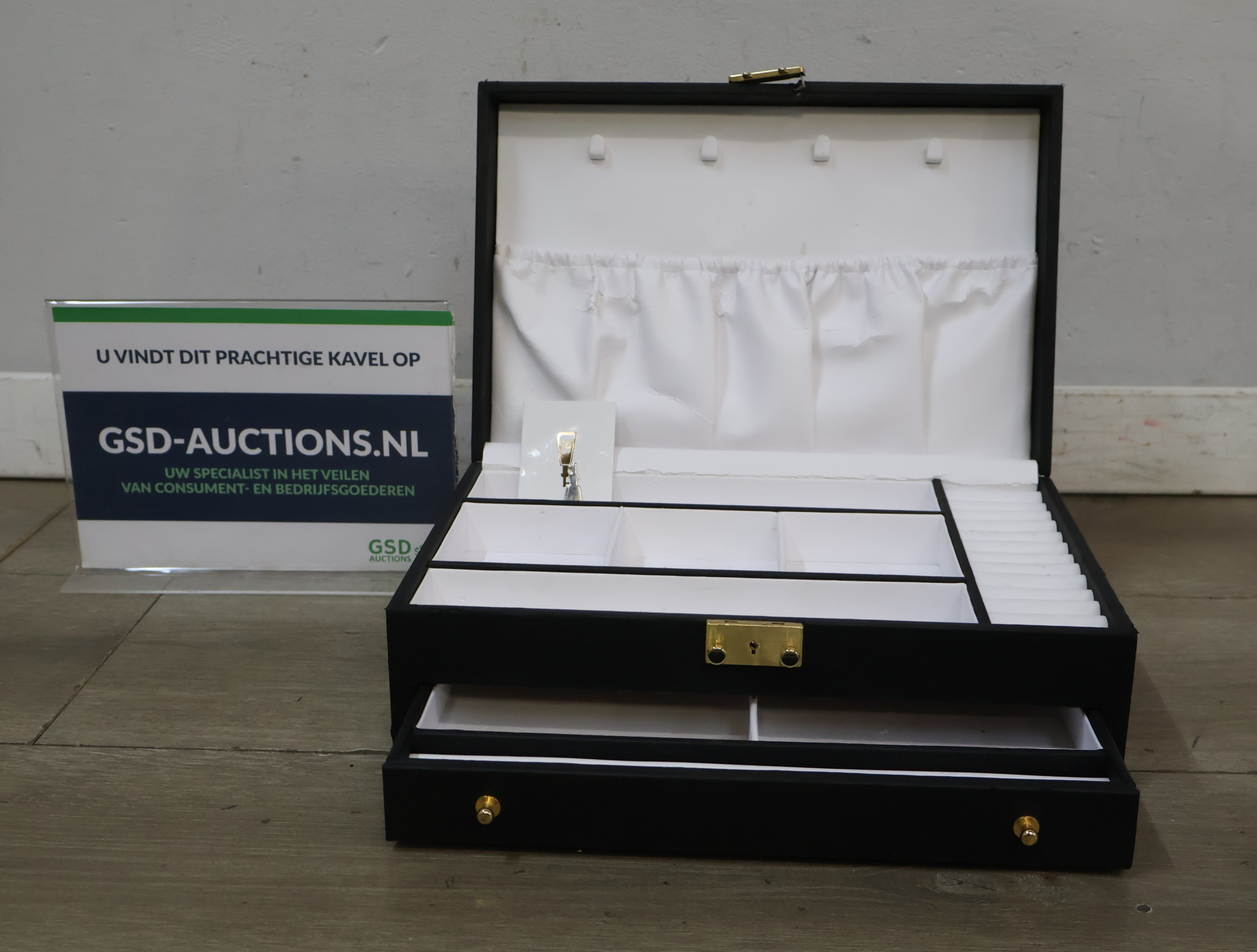 Sieradendoos met meerdere compartimenten en lade – foto 2 – kavel bij GSD Auctions, Zoeterwoude