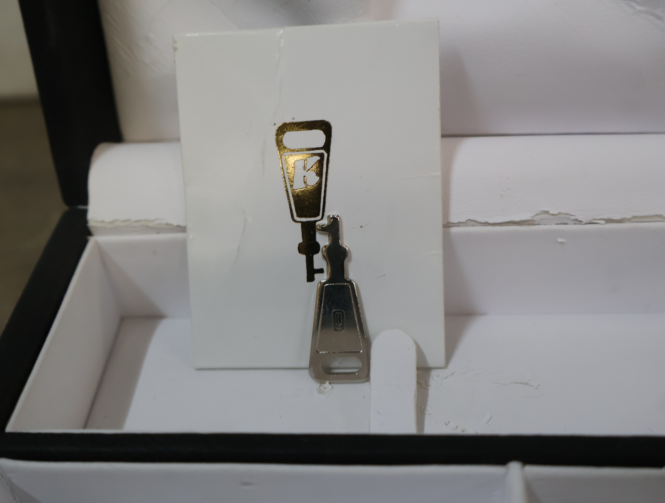 Sieradendoos met meerdere compartimenten en lade – foto 7 – kavel bij GSD Auctions, Zoeterwoude