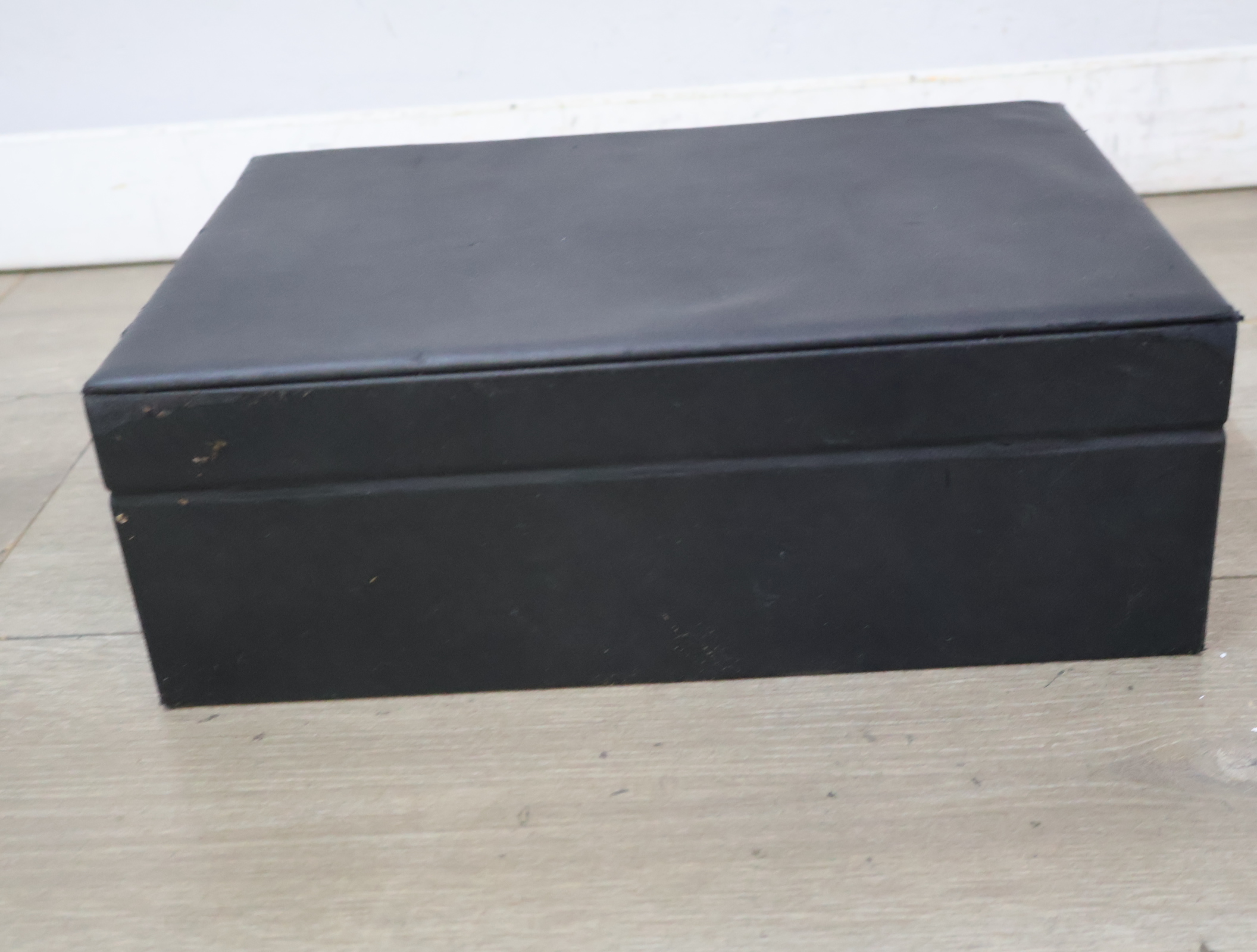 Sieradendoos met meerdere compartimenten en lade – foto 14 – kavel bij GSD Auctions, Zoeterwoude