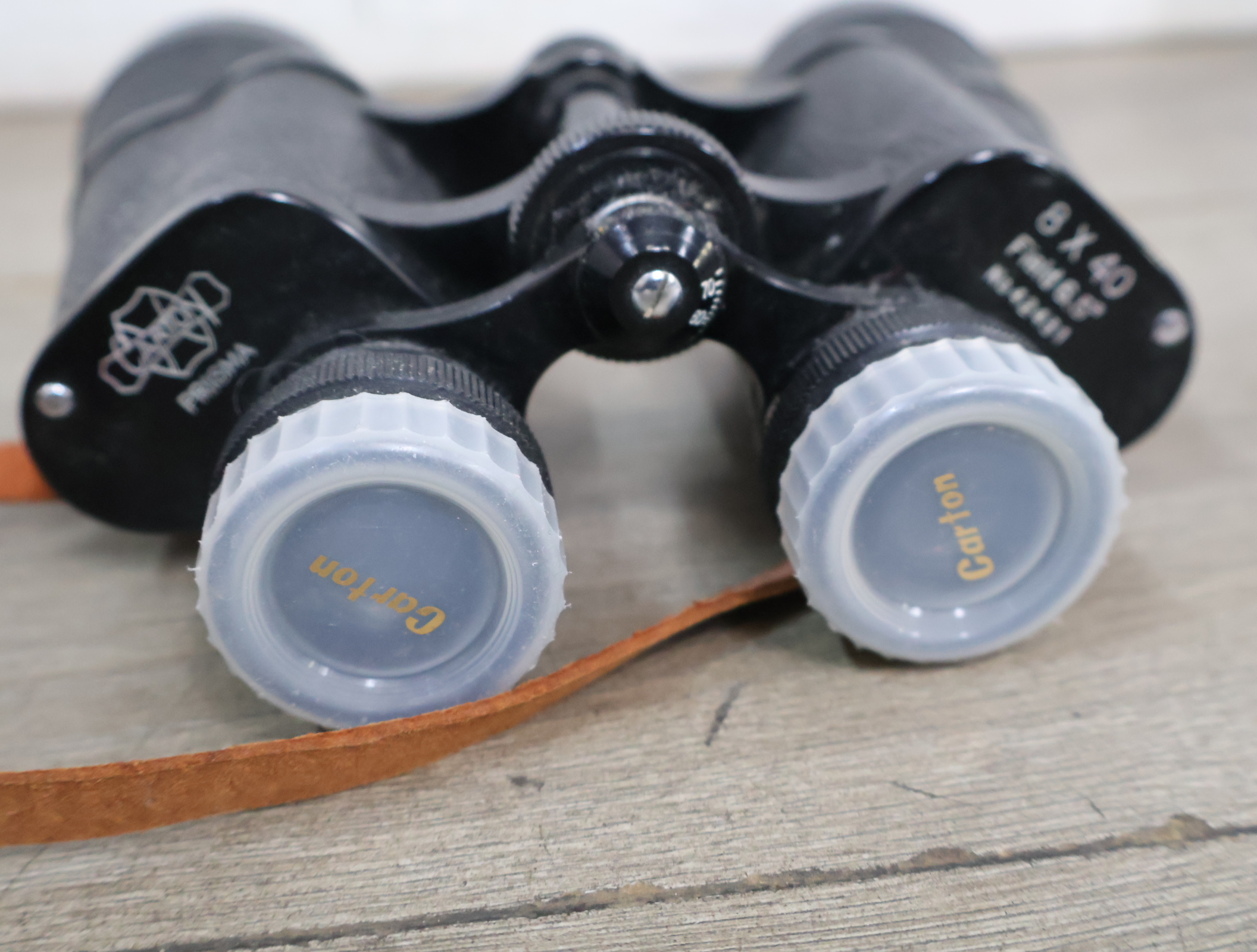 Carton verrekijker 8x40 - met etui – foto 10 – kavel bij GSD Auctions, Zoeterwoude