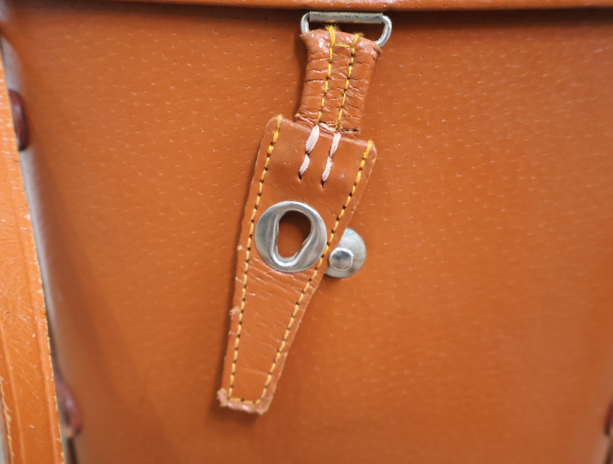 Carton verrekijker 8x40 - met etui – foto 12 – kavel bij GSD Auctions, Zoeterwoude
