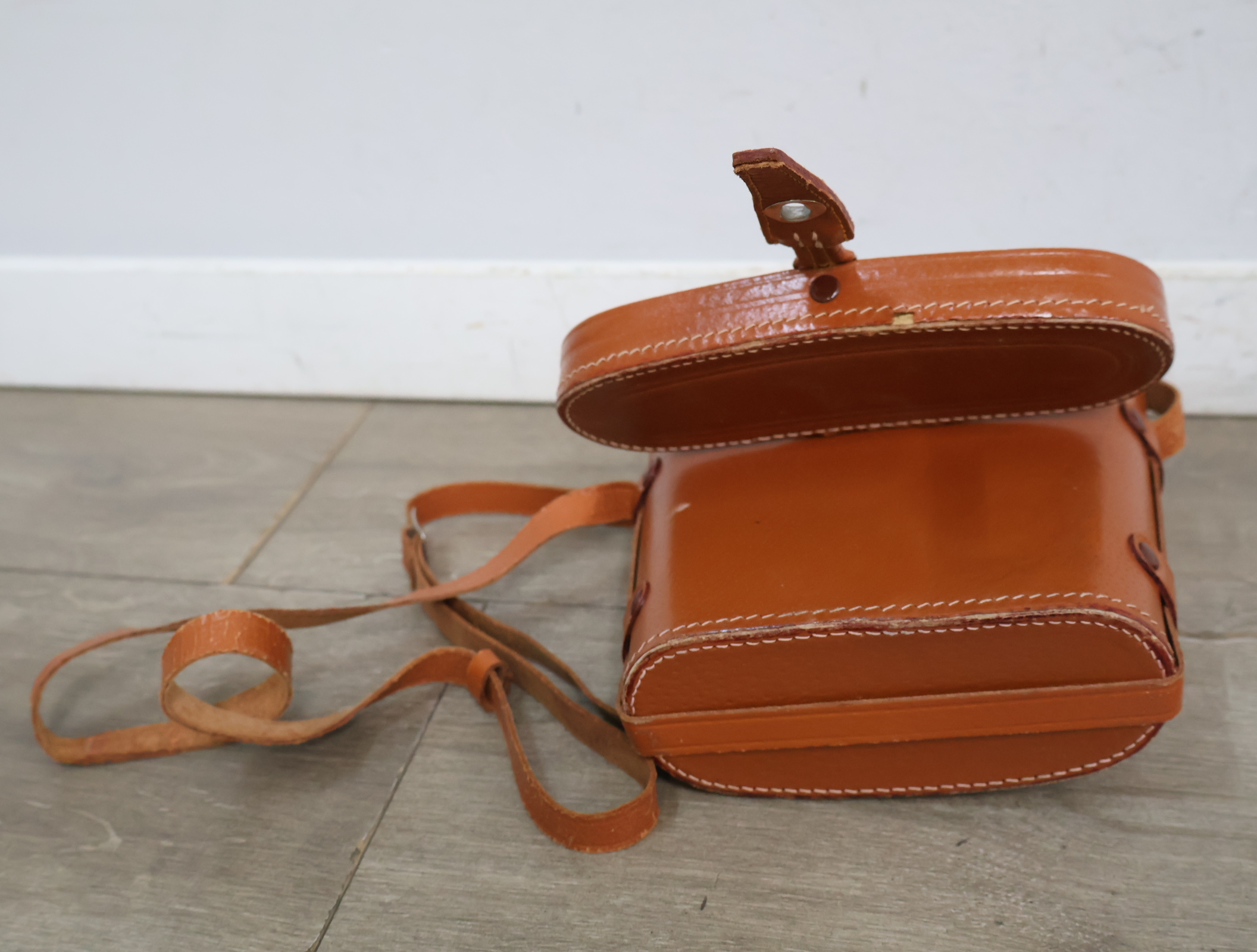 Carton verrekijker 8x40 - met etui – foto 14 – kavel bij GSD Auctions, Zoeterwoude