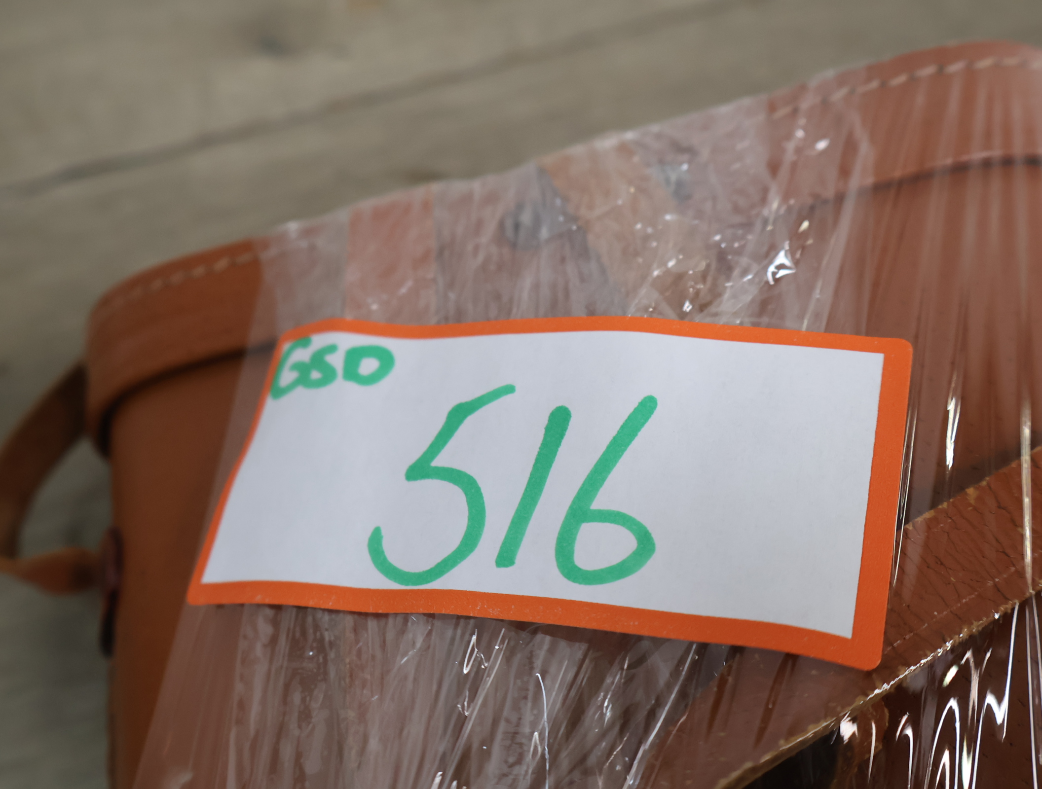 Carton verrekijker 8x40 - met etui – foto 17 – kavel bij GSD Auctions, Zoeterwoude