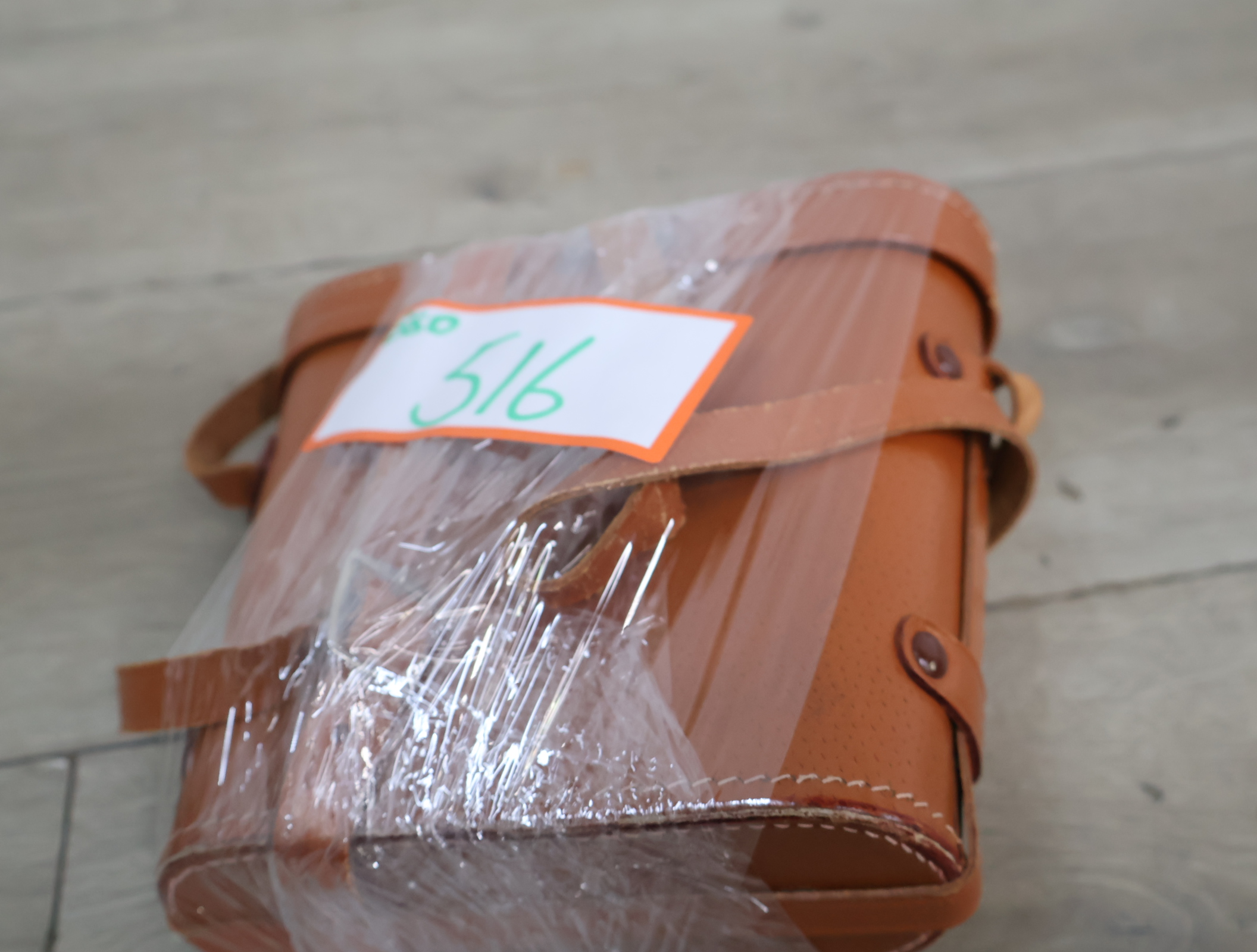 Carton verrekijker 8x40 - met etui – foto 18 – kavel bij GSD Auctions, Zoeterwoude