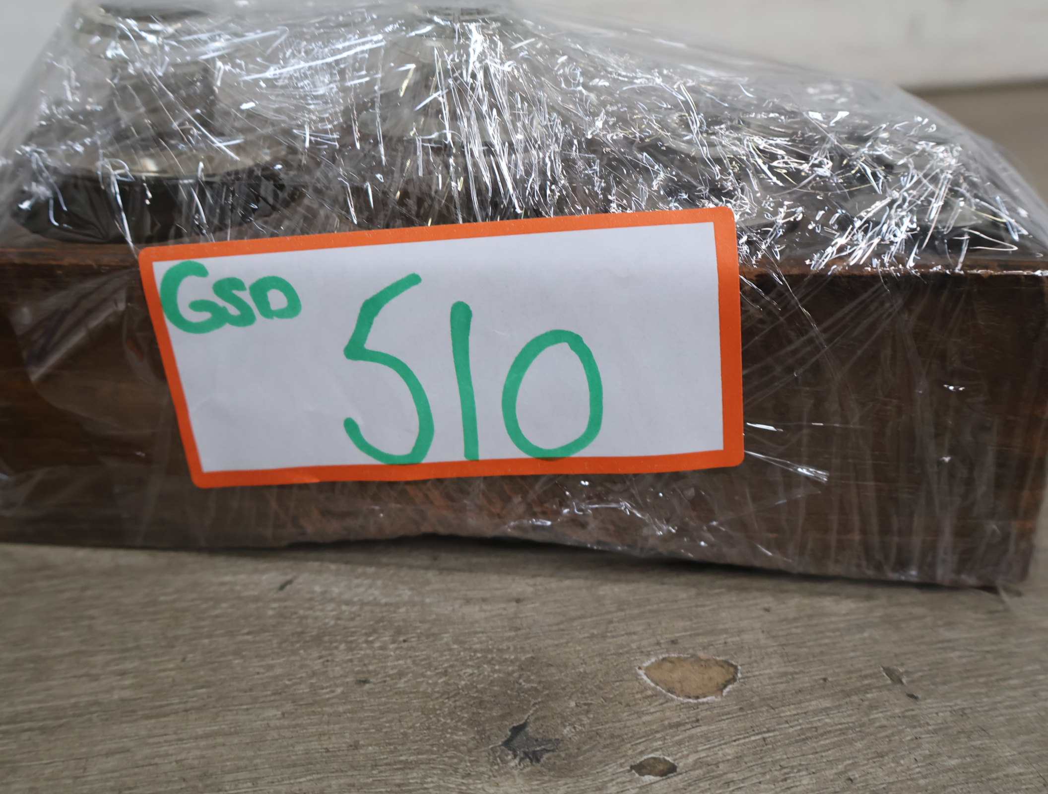 Vintage glazen gewichten met houten houder – foto 14 – kavel bij GSD Auctions, Zoeterwoude