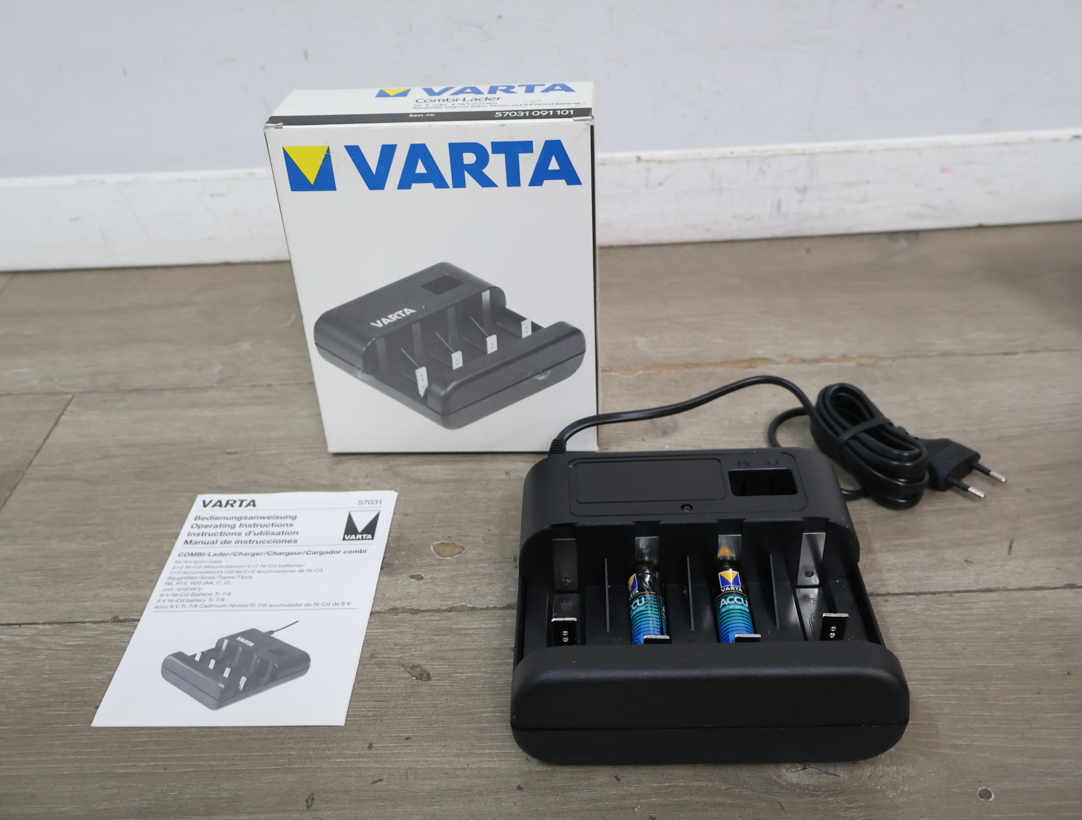 Varta Acculader met handleiding – foto 3 – kavel bij GSD Auctions, Zoeterwoude