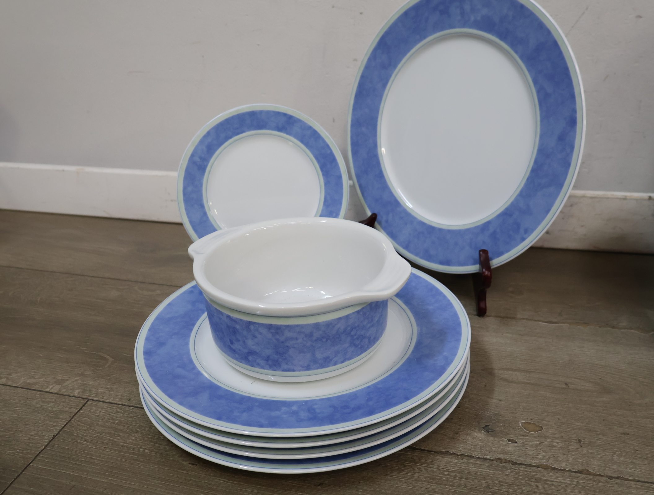 Serviesset met blauw bloemmotief – foto 18 – kavel bij GSD Auctions, Zoeterwoude