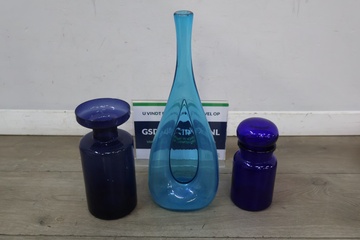 Afbeelding van Set van drie blauwe glazen vazen