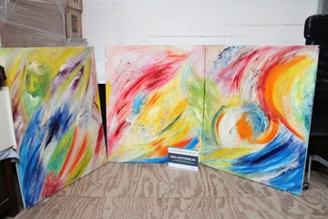 Afbeelding van Set van drie abstracte kleurrijke schilderijen