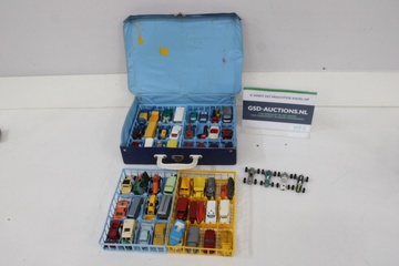 Afbeelding van Vintage speelgoed autocollectie in kunststof koffer