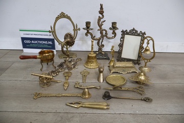 Afbeelding van Set diverse messing decoratieve objecten