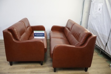 Afbeelding van Set van twee bruine leren zitbanken - 197cm & 166cm