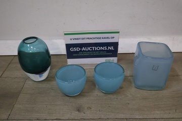 Afbeelding van Set van 4 blauwe glazen vazen
