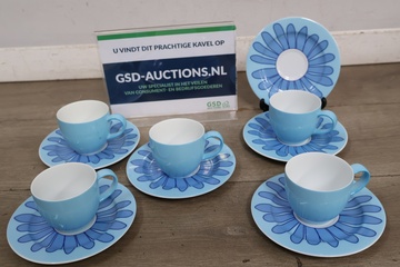 Afbeelding van Set van 6 blauw-witte kop en schotels met bloemmotief