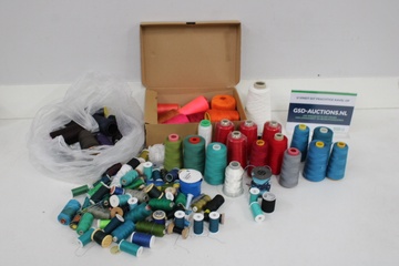 Afbeelding van Diverse naaigaren en overlock garen