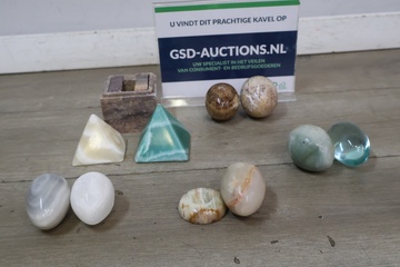 Afbeelding van Set van diverse gepolijste en geslepen stenen