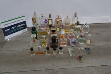 Afbeelding van Assortiment parfumflesjes