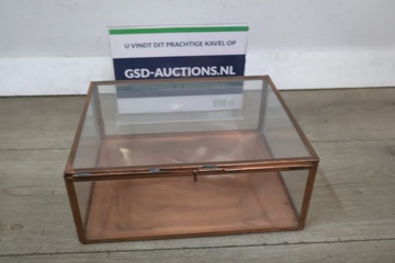 Afbeelding van Glazen sieraden-/opbergdoos met koperen frame