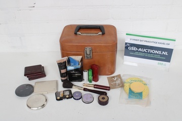 Afbeelding van Vintage make-up koffer met inhoud
