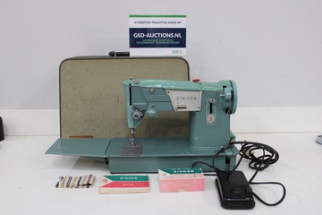Afbeelding van Singer 327K naaimachine met voetpedaal en koffer