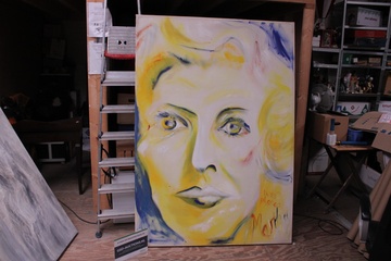 Afbeelding van Abstracte portretschildering met gele en blauwe tinten