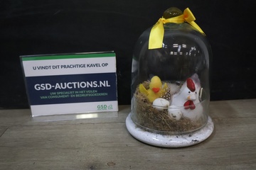 Afbeelding van Decoratieve glazen stolp met kip en kuiken