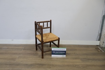 Afbeelding van Antieke bobbin hoekstoel