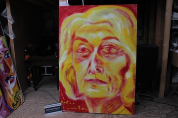 Afbeelding van Abstract portretschilderij van vrouw in geel en rood