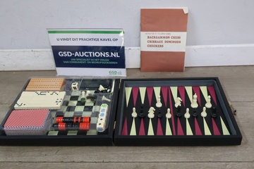 Afbeelding van Spellen set met schaak, backgammon, domino en kaarten