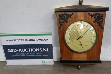 Afbeelding van Vintage barometer thermometer in houten kast