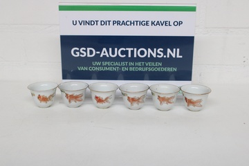 Afbeelding van Set van 6 kleine porseleinen theekopjes met goudvisdecoratie