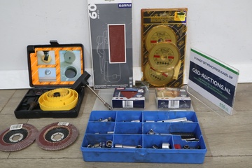 Afbeelding van Assortiment slijpschijven, schuurpapier en zaagbladen