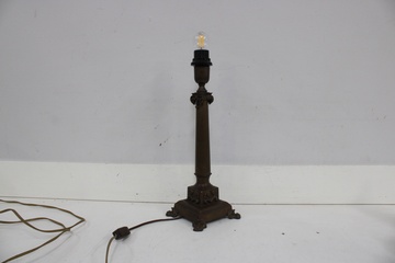Afbeelding van Vintage tafellamp met bronzen uitstraling