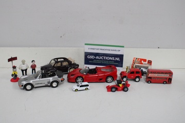 Afbeelding van Collectie modelauto's en figuren