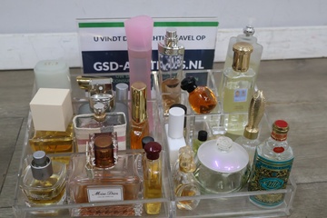 Afbeelding van Diverse parfumflesjes