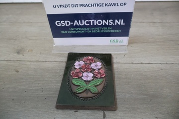 Afbeelding van Decoratieve keramische tegel met bloemmotief