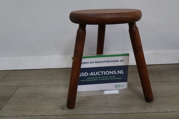 Afbeelding van Houten krukje met ronde zitting