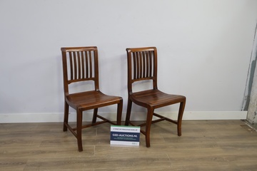 Afbeelding van Set van 2 houten stoelen met spijlenrug
