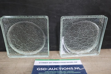 Afbeelding van Set van 2 vierkante glazen borden met reliëf