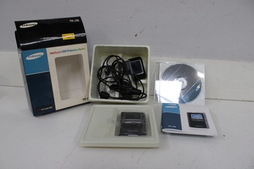 Afbeelding van Samsung YH-J70 draagbare MP3-speler met accessoires