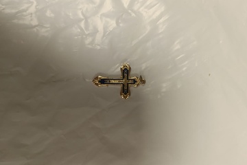 Afbeelding van goud blauw kruis bedelhanger