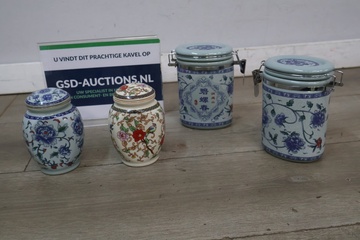 Afbeelding van Set van vier decoratieve porseleinen potten