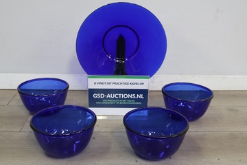 Afbeelding van Set van 4 Blauw Glazen Schalen en 1 bord