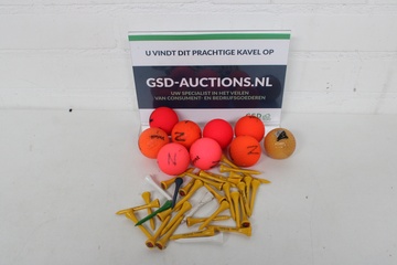 Afbeelding van Mix van  gekleurde golfballen en golftees