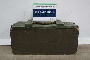 Afbeelding van Militaire houten kist met groen touw handvat