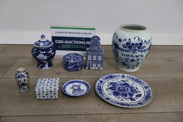 Afbeelding van Set divers blauw-wit servies - met oa Delfts